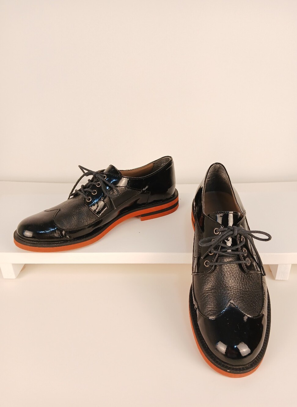 Le Chateau Black Oxford Patent Leather Flat Lace Up Dress Shoes Womens Size 37